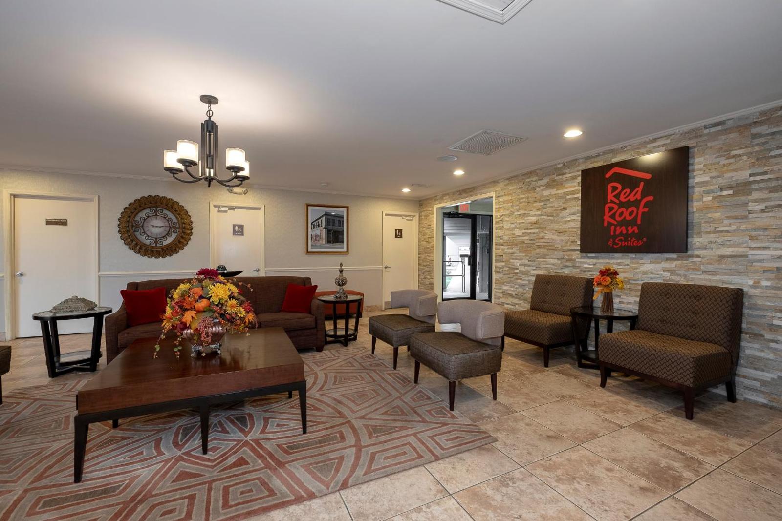 Red Roof Inn & Suites Dothan Main image 2